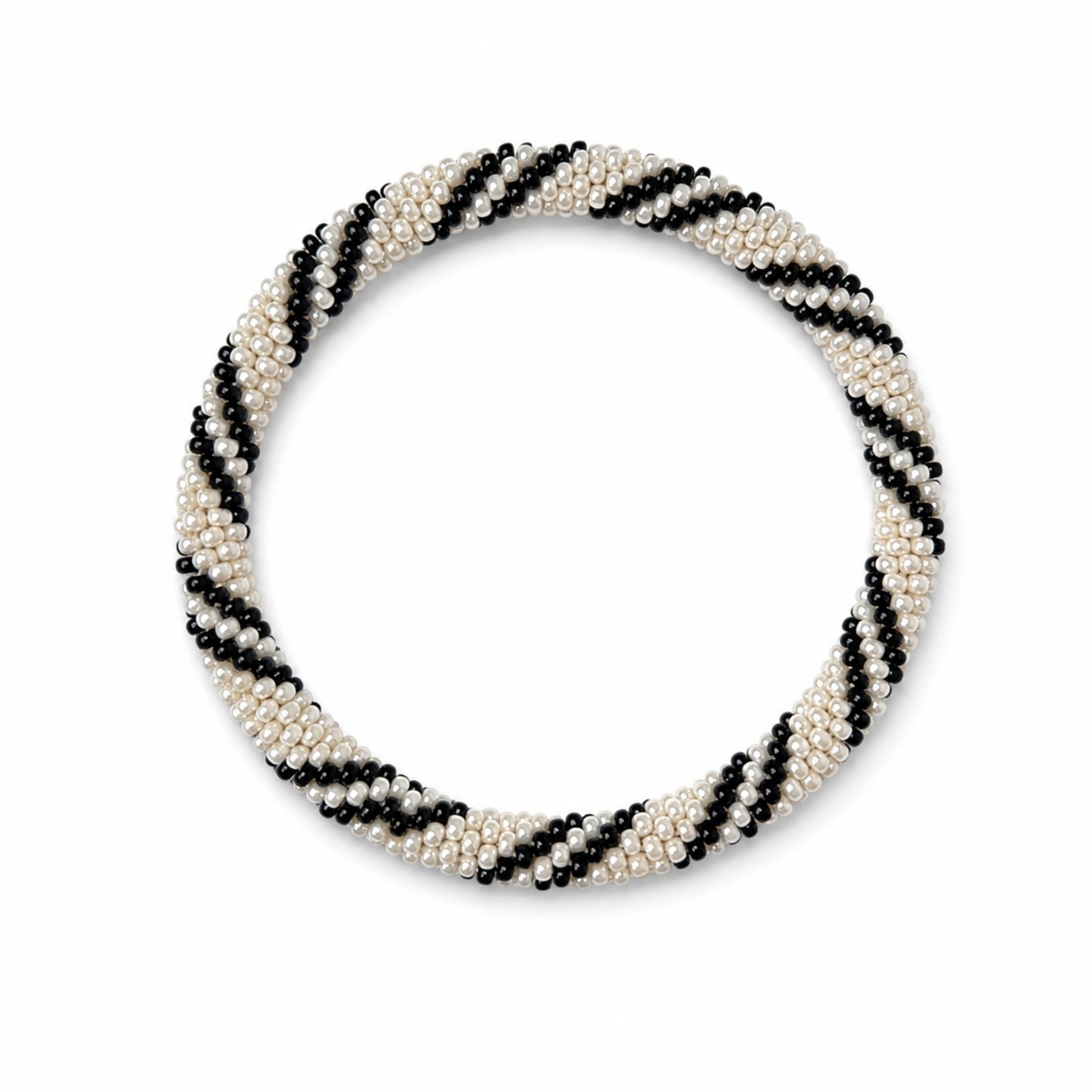 Bracelet in pearl and black on a white background